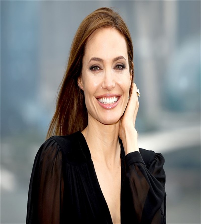 Angelina Jolie - 04