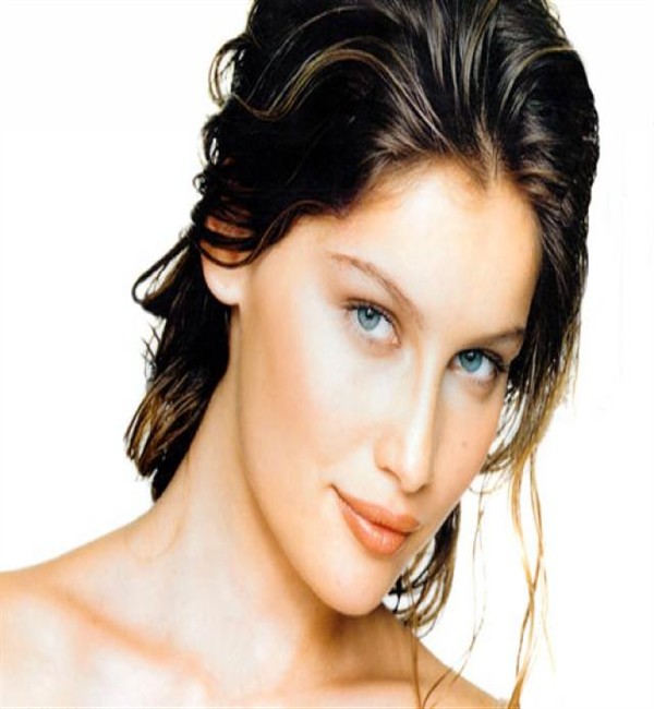 Laeticia Casta