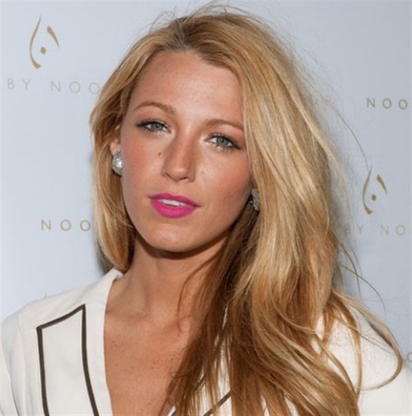 Mirada -Blake Lively